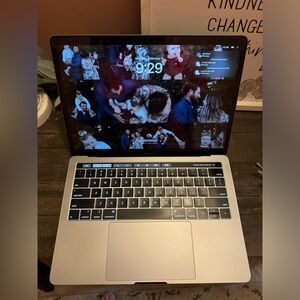 MacBook Pro (2019) 13in- 128g with Touchbar